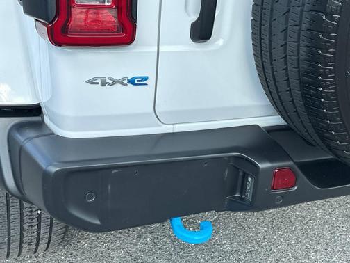 Bright White Clearcoat 2023 Jeep Wrangler 4xe Sahara