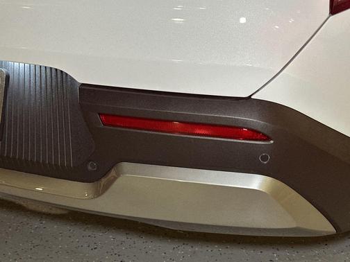 Glacial White Pearl 2026 Kia EV9 Wind
