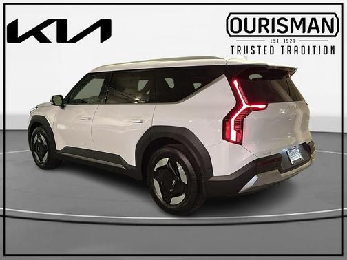 Glacial White Pearl 2026 Kia EV9 Wind