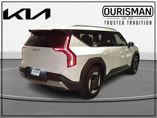 Glacial White Pearl 2026 Kia EV9 Wind