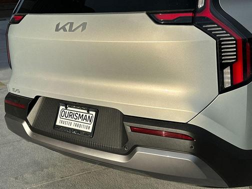 2026 Kia EV9 Light Long Range