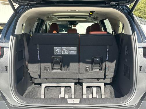 Aurora Black Pearl 2026 Kia Carnival SX Prestige