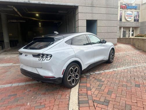 Space White Metallic 2022 Ford Mustang Mach-E GT