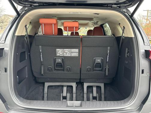 Aurora Black Pearl 2026 Kia Carnival Hybrid SX