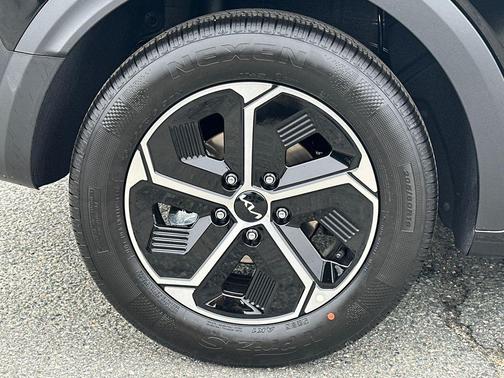 Aurora Black Pearl 2026 Kia Niro LX