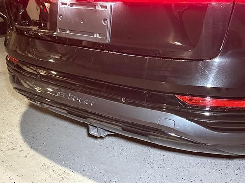 2024 Audi Q8 e-tron Premium