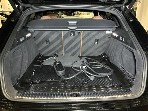 2024 Audi Q8 e-tron Premium