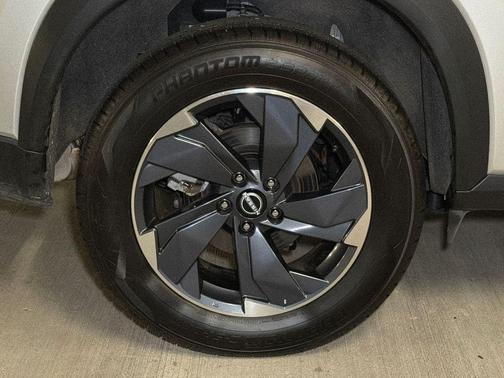 Brilliant Silver Metallic 2025 Nissan Rogue SV