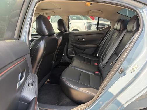 2t Gry Blk Roof 2025 Nissan Sentra SR