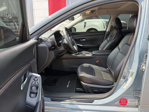 2t Gry Blk Roof 2025 Nissan Sentra SR