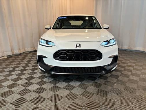 Platinum White Pearl 2024 Honda HR-V