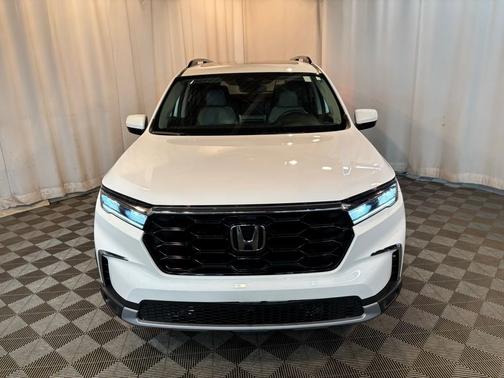 Platinum White Pearl 2024 Honda Pilot