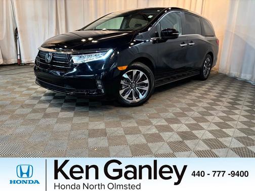 Crystal Black Pearl 2024 Honda Odyssey