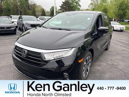 Crystal Black Pearl 2024 Honda Odyssey