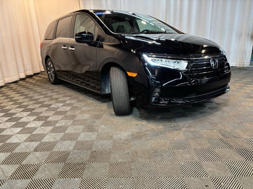 Crystal Black Pearl 2024 Honda Odyssey