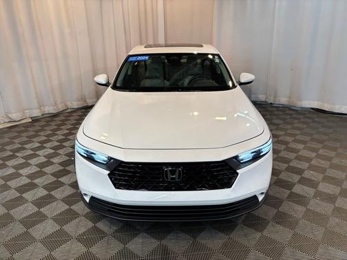 Platinum White Pearl 2024 Honda Accord