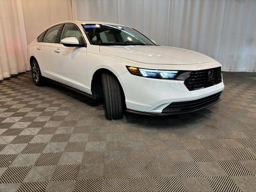 Platinum White Pearl 2024 Honda Accord