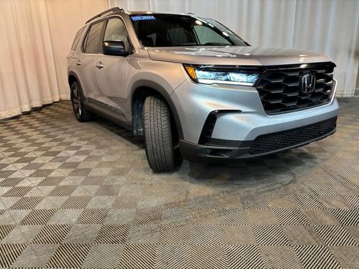 Lunar Silver Metallic 2024 Honda Pilot