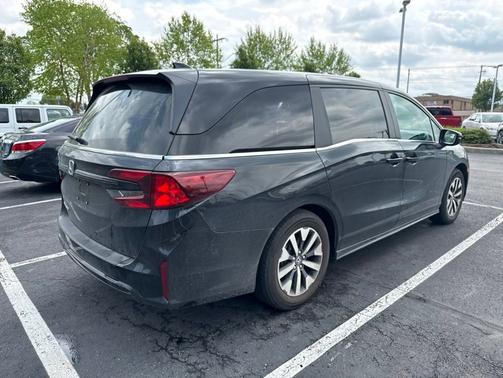 Crystal Black Pearl 2025 Honda Odyssey