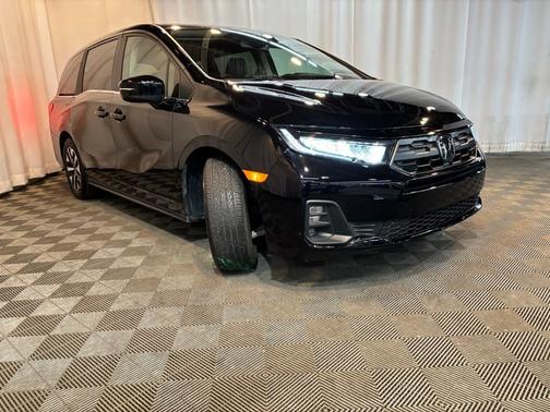 Crystal Black Pearl 2025 Honda Odyssey
