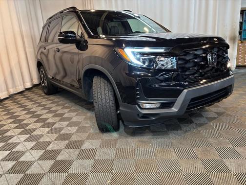 Crystal Black Pearl 2023 Honda Passport