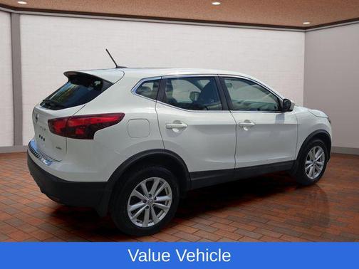 Glacier White 2017 Nissan Rogue Sport S
