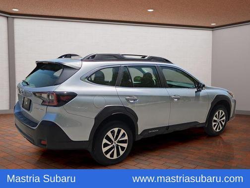 Ice Silver Metallic 2024 Subaru Outback Base