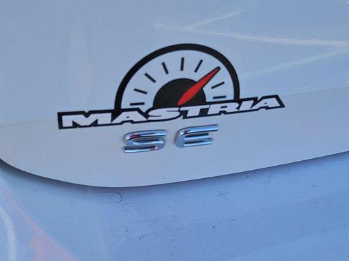 Pure White 2025 Volkswagen Taos 1.5T SE