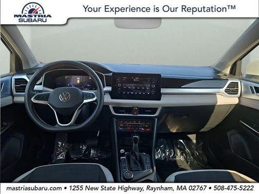 Pure White 2025 Volkswagen Taos 1.5T SE