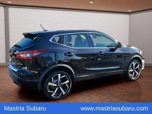 Magnetic Black Pearl 2022 Nissan Rogue Sport SL