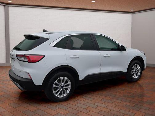 Oxford White 2021 Ford Escape SE