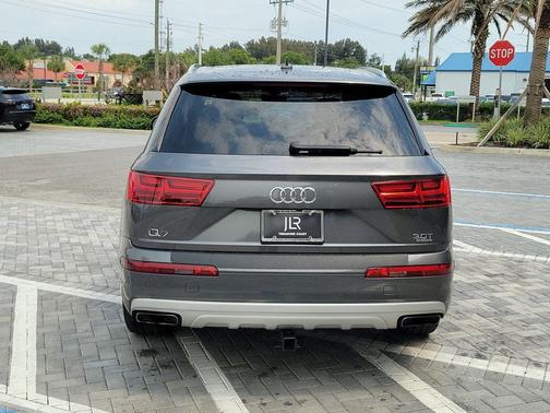 Samurai Gray Metallic 2018 Audi Q7 3.0T Premium Plus