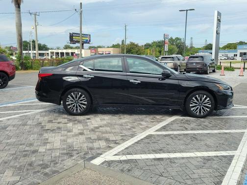 Black 2025 Nissan Altima SV