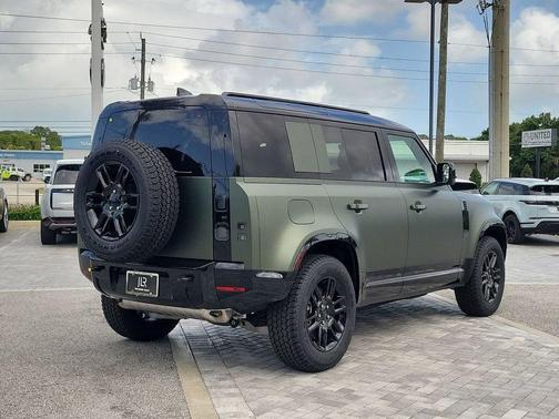 Woolstone Green 2026 Land Rover Defender P400 X-Dynamic SE