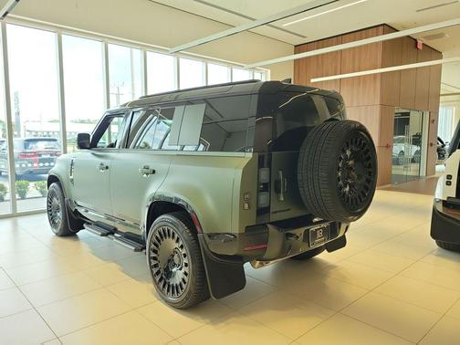 Woolstone Green 2026 Land Rover Defender P400 X-Dynamic SE