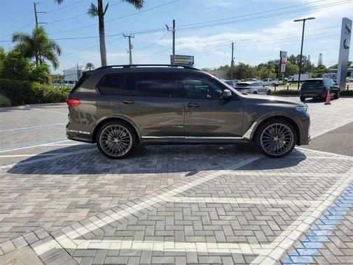 2022 BMW X7 M50i