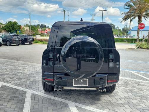 Santorini Black 2026 Land Rover Defender P500 V8