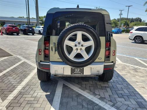 2021 Land Rover Defender 110 SE