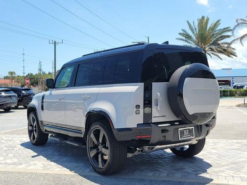 Borasco Grey 2026 Land Rover Defender P400 X-Dynamic SE