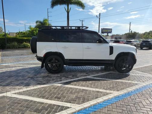 2024 Land Rover Defender P400 X-Dynamic SE