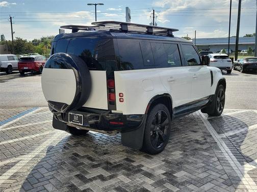 2024 Land Rover Defender P400 X-Dynamic SE
