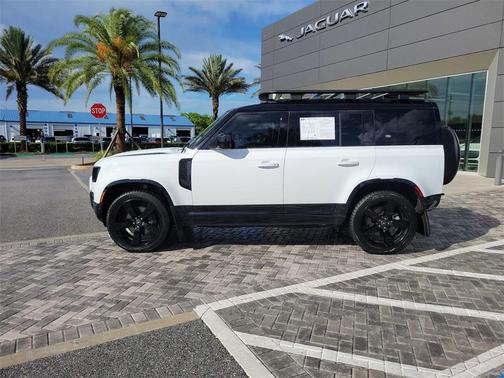 2024 Land Rover Defender P400 X-Dynamic SE