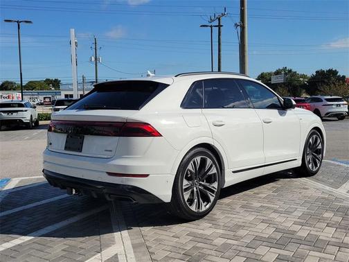 2025 Audi Q8 55 Premium