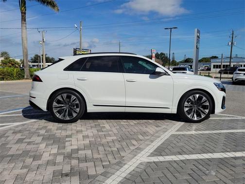 2025 Audi Q8 55 Premium