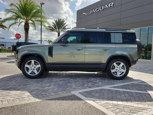 2022 Land Rover Defender 110 SE