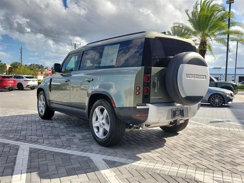 2022 Land Rover Defender 110 SE