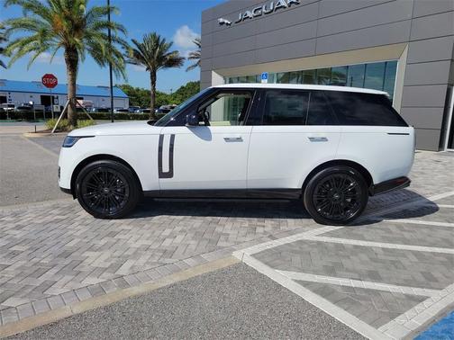 2025 Land Rover Range Rover P400 SE