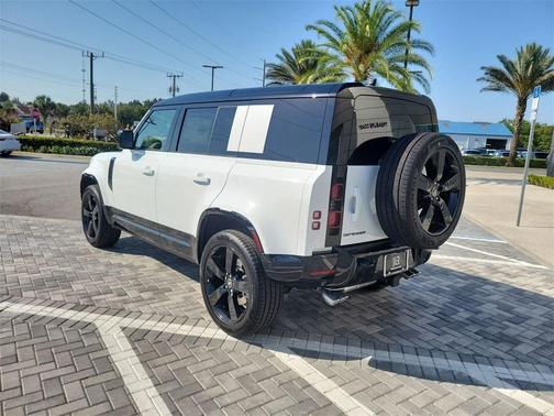 2025 Land Rover Defender P500 X-Dynamic SE