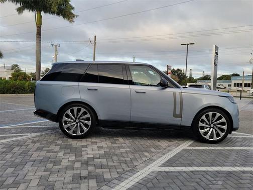 2025 Land Rover Range Rover P400 SE