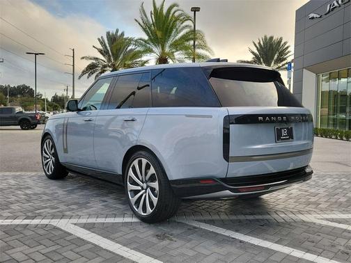 2025 Land Rover Range Rover P400 SE